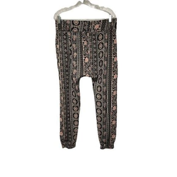 Forever 21 Multicolor Black Floral Slim Pants Size Medium - Picture 1 of 7